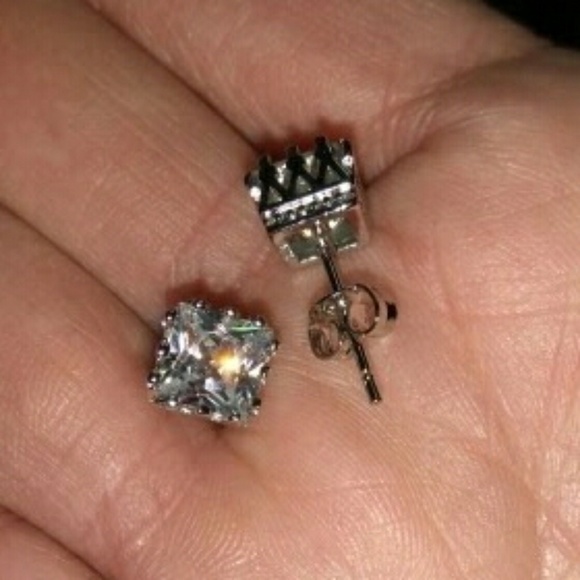 NEW! Sparkling 925 Sterling Cubic Zirconia Studs💎 - Picture 8 of 8
